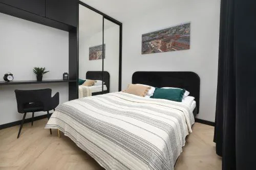 Ogrodowa Apartment Near Piotrkowska with Air Conditioning by Noclegi Renters