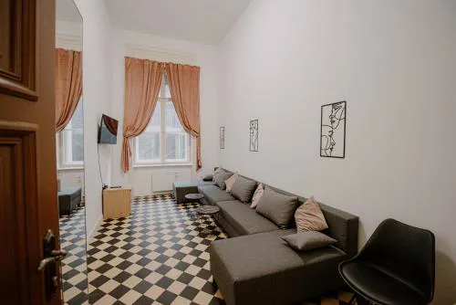 Piotrkowska 77 4 separete Bedrooms 4 osobne pokoje z osobna łazienką i kuchnią na korytarzu