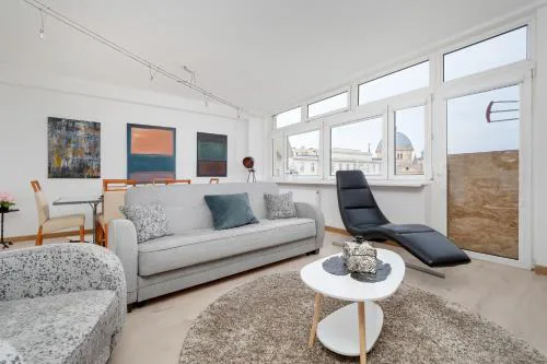 Spacious Apartment in the center of Łódź by Noclegi Renters