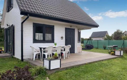 2 Bedroom Nice Home In Kolczewo