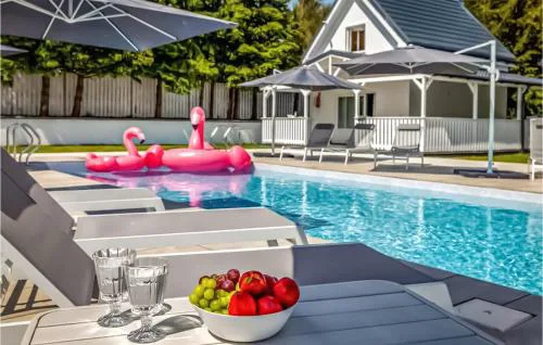 Gorgeous Home In Kolczewo With Swimming Pool