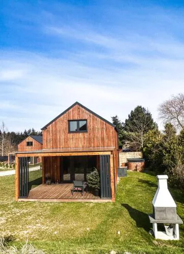 TOP house with private HOT TUB-near sea, lakes and forest
