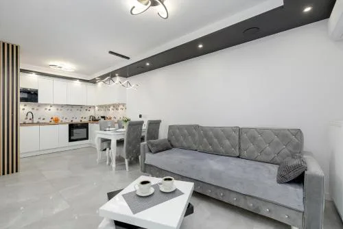Modern Apartment With Private Garden Międzywodzie by Renters Prestige