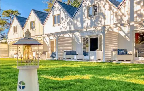 Pet Friendly Home In Miedzywodzie