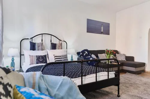 Golden Hour Apartments- Marynarzy 1