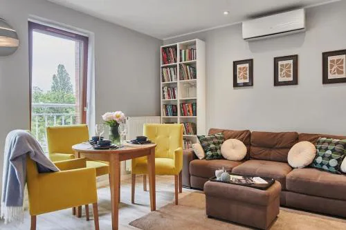Golden Hour Apartments- Platan 16