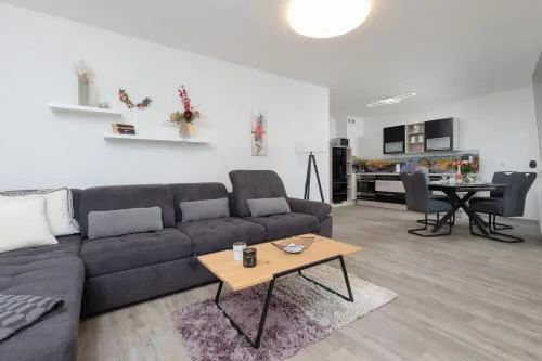 River and Port View Apartment by Noclegi Renters