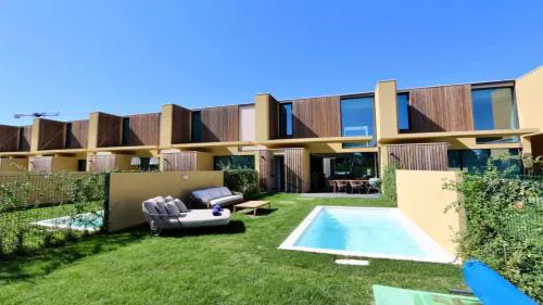 Casa Bougainvillea by CleverDetails, private pool "heated", walk distance
