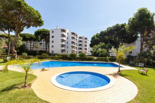 Centralgarve - Great, Bright 2-bedroom Flat in the Center of Vilamoura -Topázio