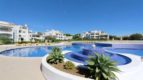 Monte Verde C - CD 295, Cleverdetails, Sleeps 2 adults and 2 children, 4 salted water pools