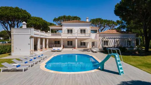 Portuguese mansion close to marina, golf and beach.