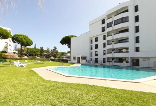 Tenis Golfmar 409A - pool view