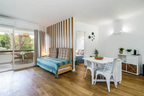 TENNIS GOLF MAR - Apartamento renovado para 4 com AC e piscina