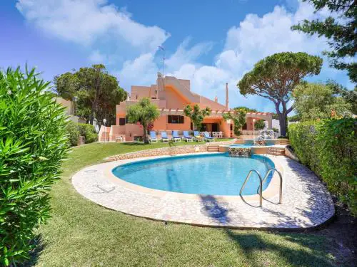 Villa in Vilamoura with Pool near Beach