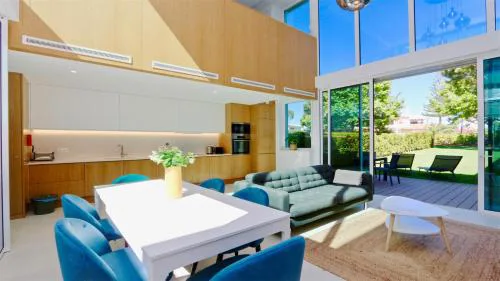 Villa Miya - Clever Details, walking distance from the Marina, restaurants, bakeries and supermarkets,, free wifi, pool