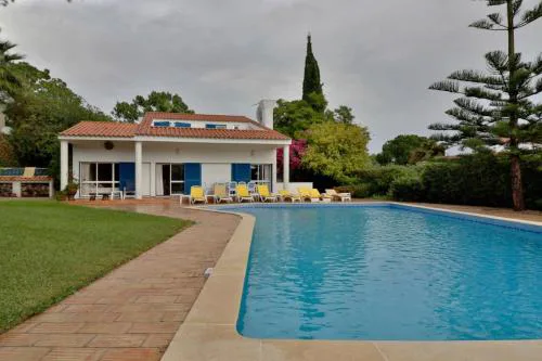Villa Quadradinhos 3Q 4 Bedrooms Private Pool Short Walk To The Praca