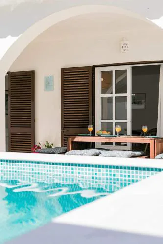 Beachfront Villa with Private Pool in Manta Rota