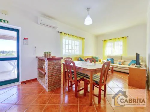 Casa dos Amores Perfeitos T2 by YHA