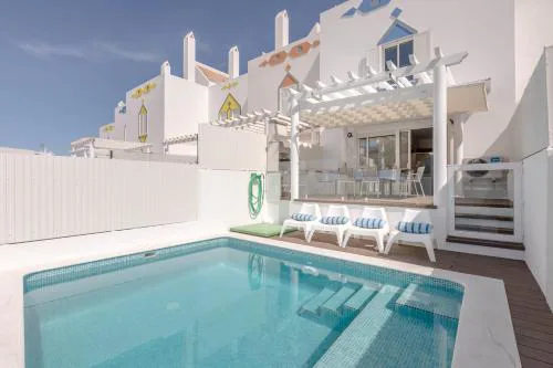 SeaScape Villa Private Pool & Rooftop Jacuzzi with sea view near Manta Rota Beach