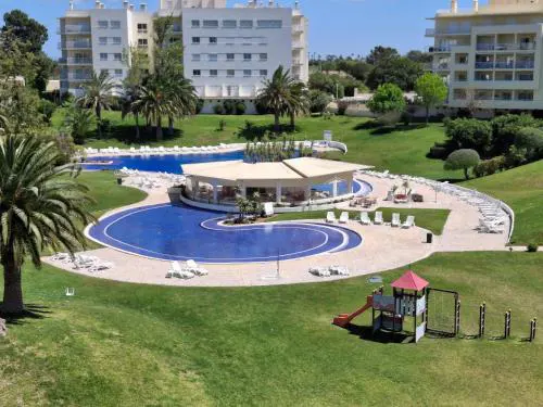 Appart ensoleillé balcon et piscine, proche plages