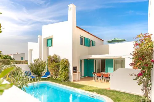L&A Villa Prainha 3 Bedrooms Heated Pool 5 m walking to the beach