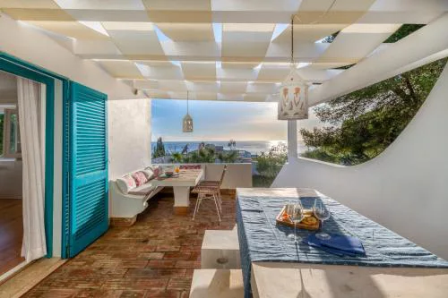 Recently renovated 4 bdr Villa with ocean views