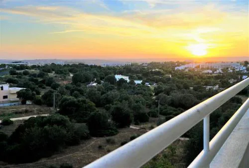 Sunny Apartment in Alvor - Balcony, Sunset, dishwasher, AC & Wi-Fi