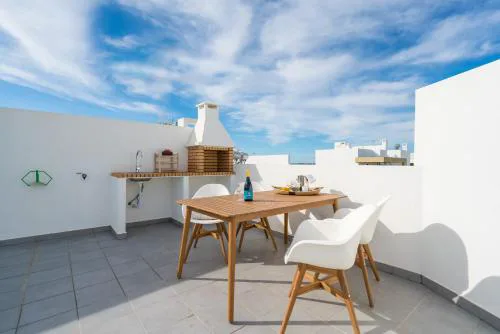 T2 in Alvor with Rooftop Terrace & Pool