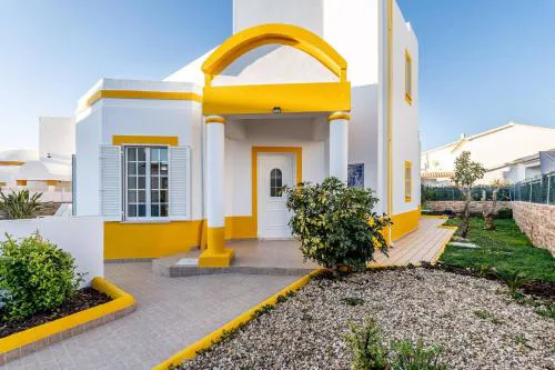 Pet-Friendly with Private Pool Close to the Beach