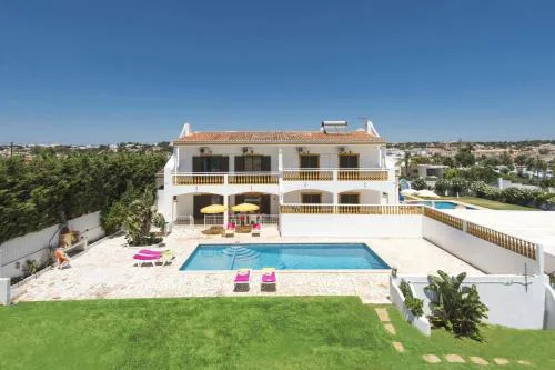 Villa Luis Gale by Villa Plus