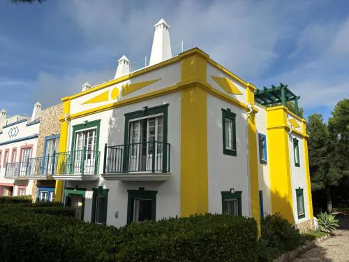 V4 Praia Verde - 8 to 11 People, 5 min beach walk