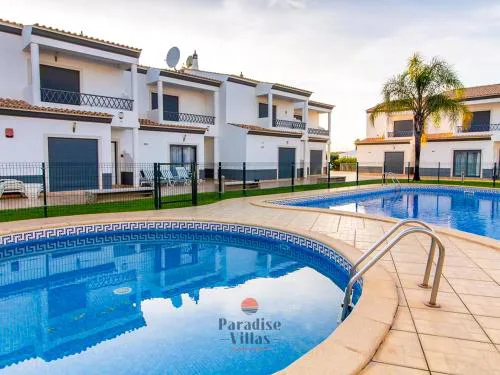 3-Bedroom House with Pool in Albufeira