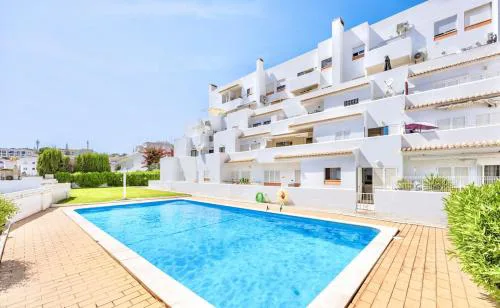 Albufeira City Centre Apartment with Pool