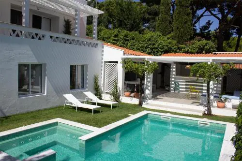 Algarve Beach House with Heated Pool and Jacuzzi