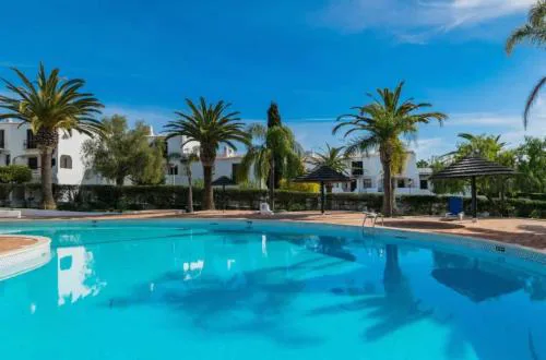 Apartment Luna - Resort with a pool area with a lounge bar