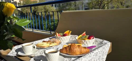 Apartment near the beach, with pool