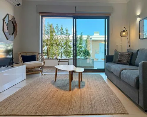 Beautiful House in Albufeira T2 Pool and Garage