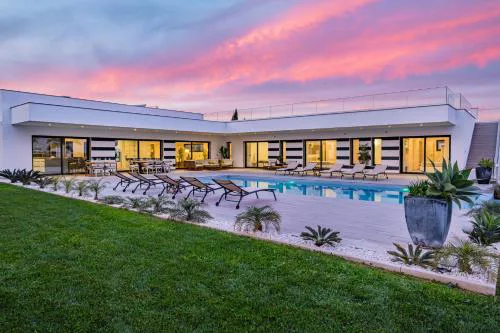 BlueHorizon Luxury Villa