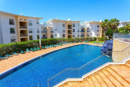 BnB Homes Eco Apartment with Terrace, 2 Swimming pools & Tennis court
