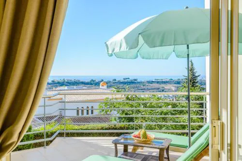 BnB Homes Ocean view Apartment with huge sunny Terrace, 2 Swimming pools & Tennis court