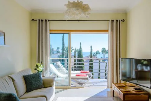 BnB Homes Ocean view Apartment with Lovely Terrace, 2 Swimming pools & Tennis court