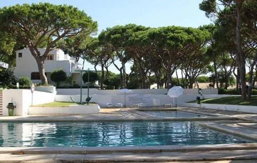 Charming House in Albufeira with Shared Pool
