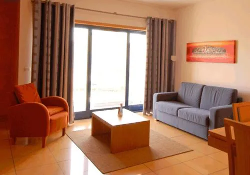 Charming Orada 2-Bedroom Albufeira Duplex Apartment with Shared Pool sleeps 6