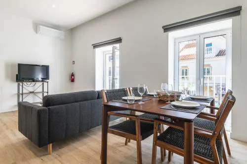 Downtown 1 Bedroom Apartment E - 150m from the Beach