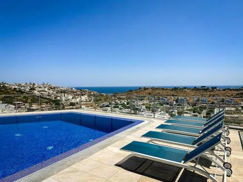 Elegant Oceanview Apt w Infinity Pool, 5min Beach A