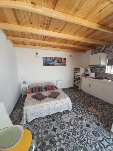 Estudio Dominicana in Albufeira Gale with garden and parking place
