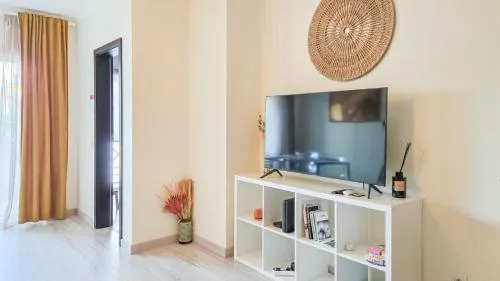 Green Balcony Holiday Work Remote Big Apartment