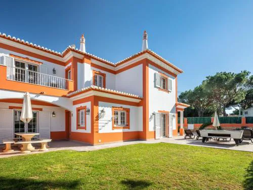 Holiday Home 4-Schlafzimmer-Villa- Garten- Pool- Strand by Interhome