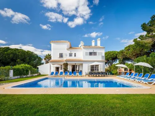 Holiday Home 7 Schlafzimmer Villa- Familie- Kinder- Gruppen- Strand- Pool- Garten by Interhome