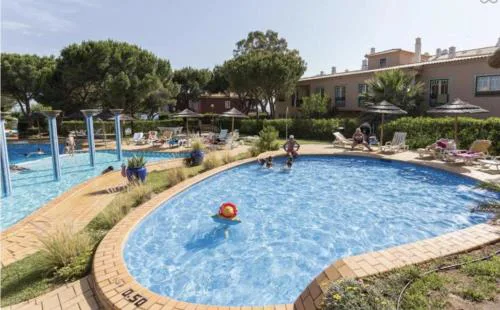 Host Wise - Wonderful Flats with Pool